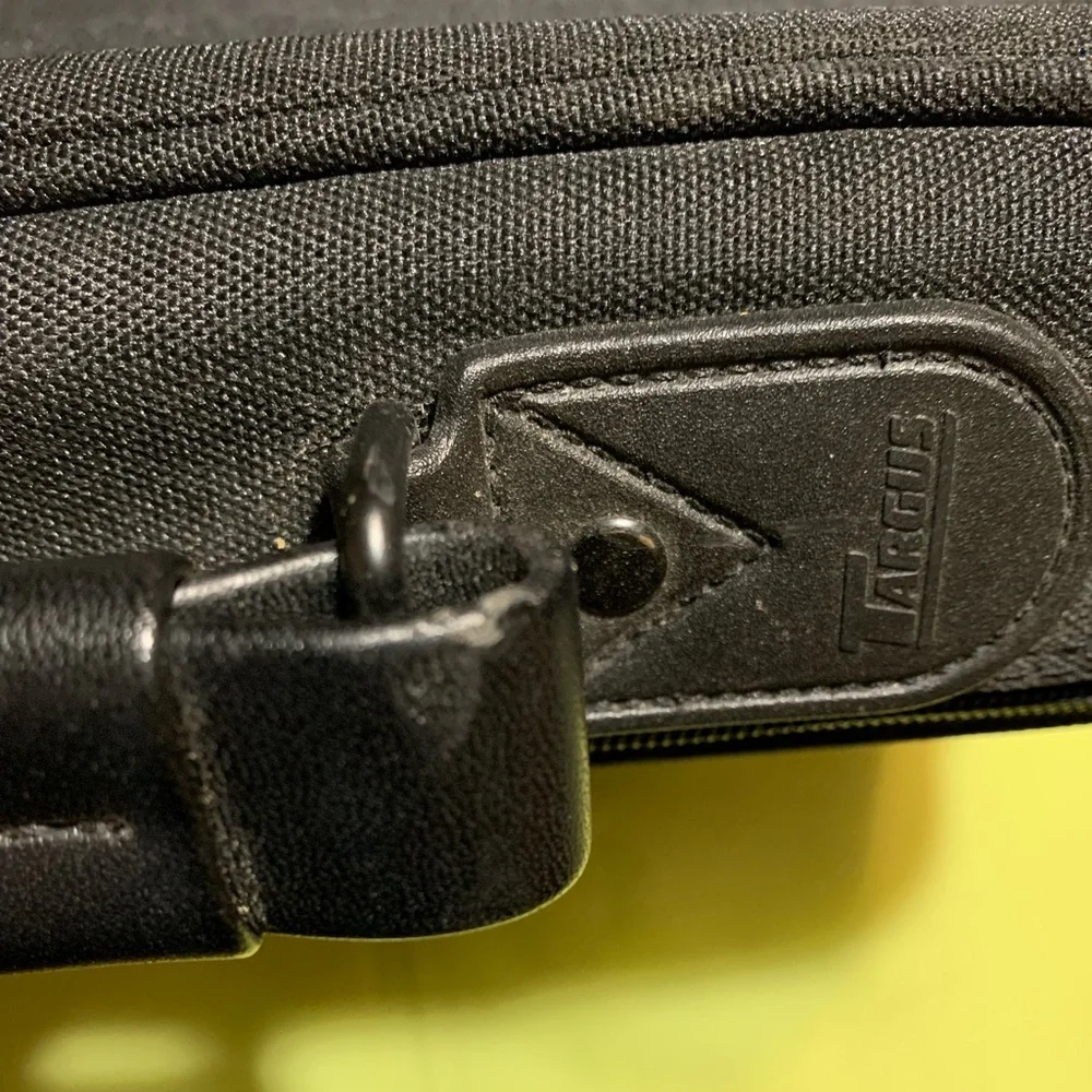 Targus • Black Classic Briefcase Messenger Carry Case Laptop Bag